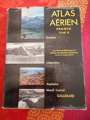 Bild des Verkufers fr Atlas aerien - Tome III - Pyrenees, Languedoc, Aquitaine, Massif Central - Cartes de Jacques Bertin zum Verkauf von Frederic Delbos