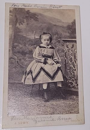 Schönes CdV-Foto des späteren Wiener Hoffotografen Josef Löwy (1834-1902). Zu sehen ist die klein...