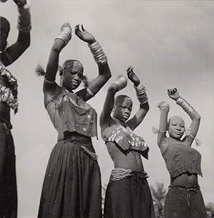 Rite Tchikumbi : Danse de jeunes filles Bavili