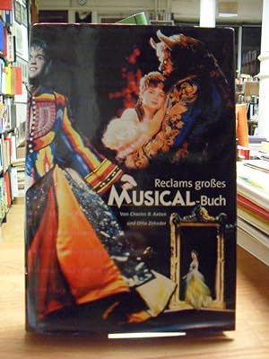 Seller image for Reclams groes Musical-Buch - Einfhrung von Siegfried Schmidt-Joos, for sale by Antiquariat Orban & Streu GbR