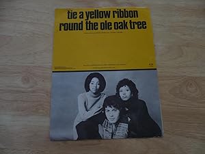 Imagen del vendedor de Tie A Yellow Ribbon Round The Ole Oak Tree a la venta por Randy Berry