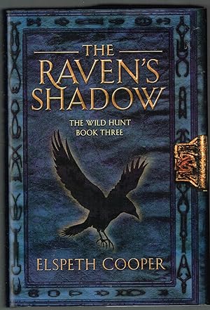 Imagen del vendedor de The Raven's Shadow (The Wild Hunt) a la venta por Centigrade 233