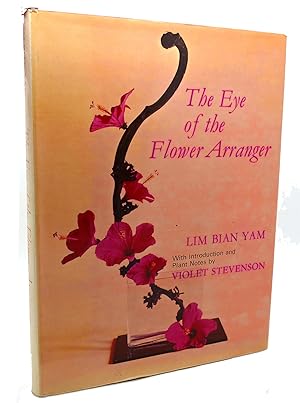 Image du vendeur pour THE EYE OF THE FLOWER ARRANGER mis en vente par Rare Book Cellar