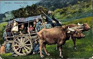 Bild des Verkufers fr Ansichtskarte / Postkarte Georgien, Grusinische Bauernfamilie in Tracht auf einem Ochsenkarren, Kaukasus zum Verkauf von akpool GmbH