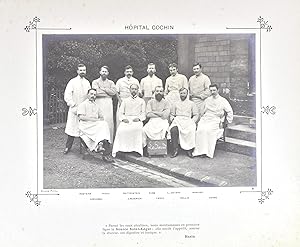 PHOTOGRAPHIE : Photographie originale de groupe montrant les internes en médecine de l'hôpital Co...