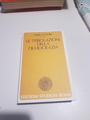 Immagine del venditore per LE TRIBOLAZIONI DELLA DEMOCRAZIA, venduto da Libreria antiquaria Pagine Scolpite