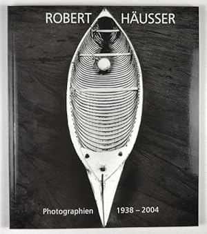 Robert Häusser. Photographien 1938-2004. Text von Claude W. Sui.