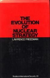 Immagine del venditore per The evolution of nuclear strategy venduto da Antiquariaat Parnassos vof