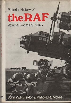 Bild des Verkufers fr PICTORIAL HISTORY OF THE ROYAL AIR FORCE Volume Two 1939-45 zum Verkauf von The Old Bookshelf