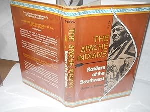 Immagine del venditore per The Apache Indians: Raiders of the Southwest venduto da Gil's Book Loft