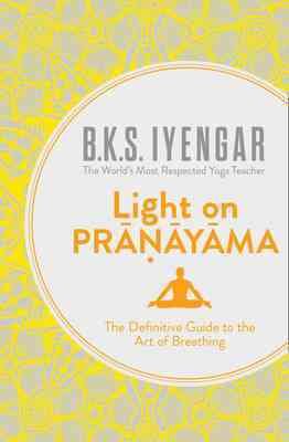 Immagine del venditore per Light on Pranayama : The Definitive Guide to the Art of Breathing venduto da GreatBookPricesUK