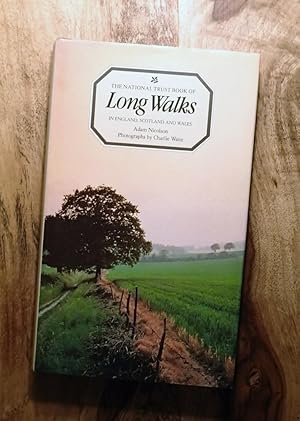 THE NATIONAL TRUST BOOK OF LONG WALKS : IN ENGLAND, SCOTLAND AND WALES