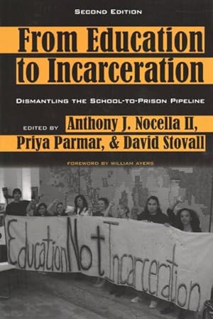 Imagen del vendedor de From Education to Incarceration : Dismantling the School-to-prison Pipeline a la venta por GreatBookPricesUK