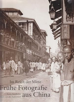 Seller image for Im Reich der Mitte. Frhe Fotografie aus China. for sale by Altstadt Antiquariat Goslar