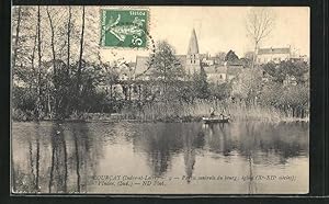 Carte postale Courcay, Partie centrale du bourg, eglise Xe-XIIe siecle