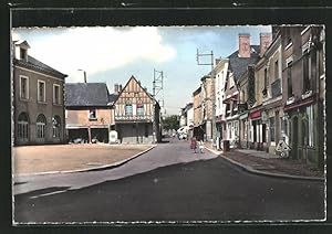 Carte postale Guerche-de-Bretagne, Place de la Basilique et Rue Notre-Dame