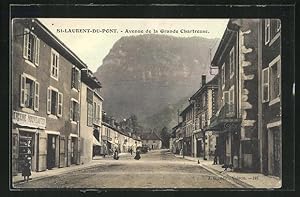 Carte postale St-Laurent-Du-Pont, Avenue de la Grande Chartreuse avec Mercerie Nouveautes