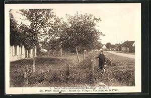 Carte postale Saint-Jean-de-Rebervilliers, Entrée du Village, Vue prise de la Foret