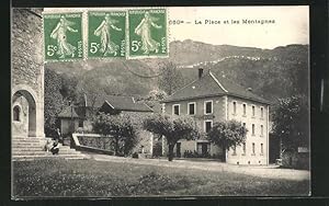 Carte postale Montaud, La Place et les Montagnes
