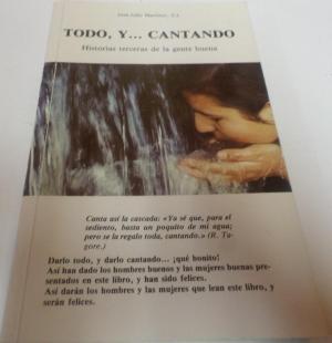 Imagen del vendedor de TODO Y CANTANDO a la venta por Librovicios