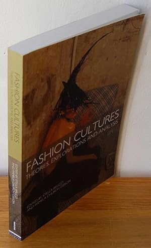 Imagen del vendedor de FASHION CULTURES. Theories, Explorations and Analysis a la venta por EL RINCN ESCRITO