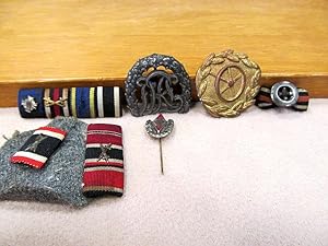 5 Miniaturen Ehrenzeichen bzw. Auszeichnungen des Dritten Reichs: 1 Ordensspange aus Metall und S...