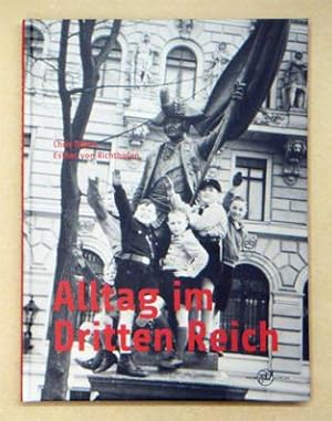 Imagen del vendedor de Alltag im Dritten Reich. a la venta por antiquariat peter petrej - Bibliopolium AG