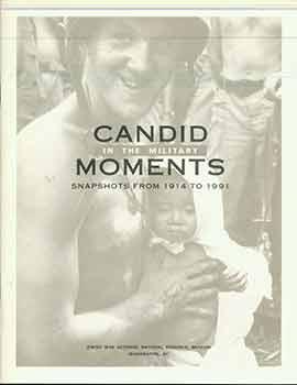 Image du vendeur pour Candid Moments in the Military: Snapshots from 1914 to 1991. mis en vente par Wittenborn Art Books