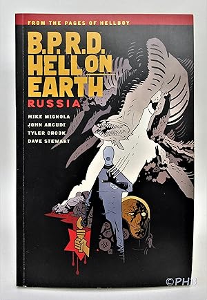 Imagen del vendedor de B.P.R.D. Hell on Earth, Volume 3: Russia a la venta por Post Horizon Booksellers