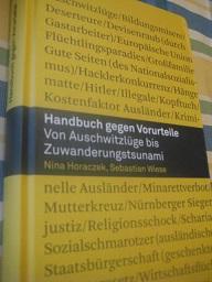 Seller image for Handbuch gegen Vorurteile Von Ausschwitzlge bis Zuwanderungstsunami for sale by Alte Bcherwelt