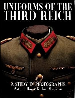 Image du vendeur pour Uniforms of the Third Reich : A Study in Photographs mis en vente par GreatBookPricesUK