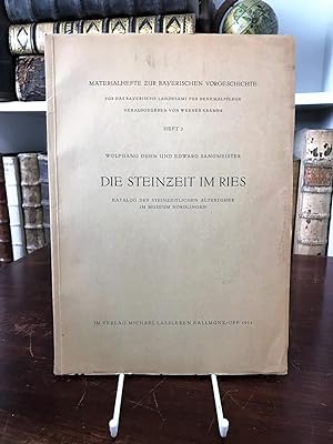 Seller image for Die Steinzeit im Ries. Katalog der steinzeitlichen Altertmer im Museum Nrdlingen. (= Materialhefte zur bayerischen Vorgeschichte, Heft 3). for sale by Antiquariat Seibold