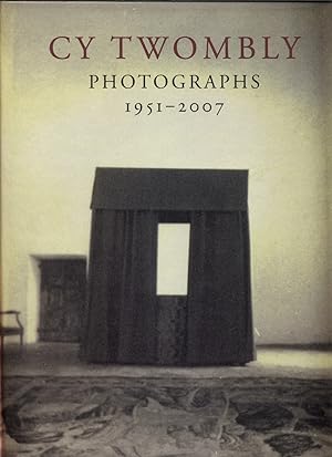 Bild des Verkufers fr Cy Twombly Photographs 1951-2007. [ GARANTIERT neues Verlagsexemplar ] zum Verkauf von Classikon - Kunst & Wissen e. K.