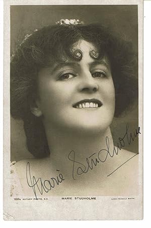 ATTRACTIVE PHOTO POSTCARD OF POPULAR EDWARDIAN ACTOR AND SINGER MARIE STUDHOLME SIGNED BY HER.