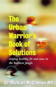 Imagen del vendedor de THE URBAN WARRIOR S BOOK OF SOLUTIONS a la venta por Trotalibros LIBRERA LOW COST