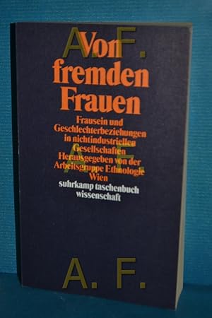 Bild des Verkufers fr Von fremden Frauen : Frausein und Geschlechterbeziehungen in nichtindustriellen Gesellschaften. hrsg. von d. Arbeitsgruppe Ethnologie, Wien / Suhrkamp-Taschenbuch Wissenschaft 784 zum Verkauf von Antiquarische Fundgrube e.U.