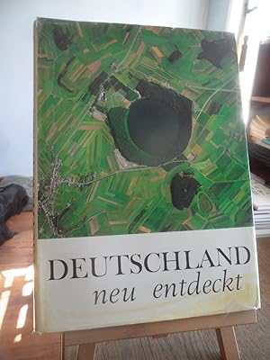Bild des Verkufers fr Deutschland neu entdeckt. Die Bundesrepublik Deutschland im farbigen Senkrechtluftbild. zum Verkauf von Antiquariat Floeder