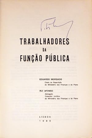 Seller image for TRABALHADORES DA FUN��O P�BLICA. for sale by Livraria Castro e Silva