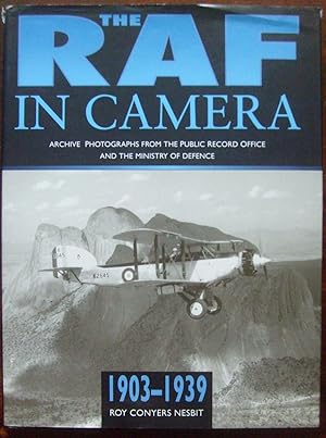 Immagine del venditore per The RAF in Camera: 1903-39 v. 1: Archive Photographs from the Public Record Office and the Ministry of Defence (Aviation) venduto da Vintagestan Books