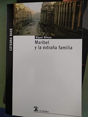 Imagen del vendedor de Maribel y la extrana familia / Maribel and the Strange Family (Spanish Edition) a la venta por Comprococo