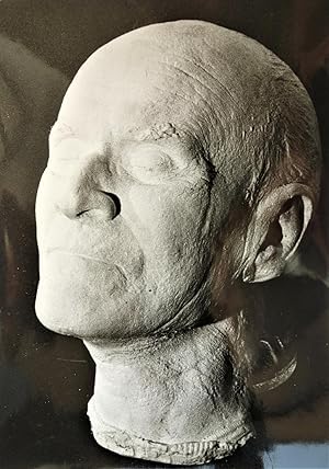 Zwei Original-Fotografien der Totenmaske von Heinrich Richter-Berlin.