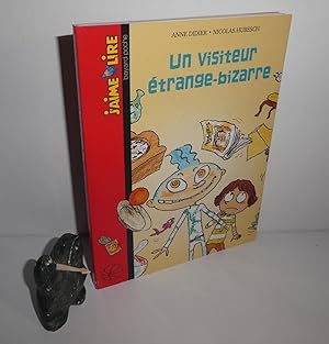 Bild des Verkufers fr Un visiteur trange-bizarre. Collection J'aime Lire. Paris. Bayard. 2009. zum Verkauf von Mesnard - Comptoir du Livre Ancien