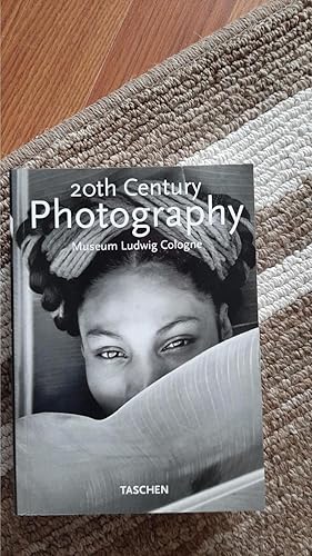 Imagen del vendedor de 20th Century Photography (Klotz) a la venta por Darby Jones