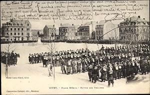 Seller image for Ansichtskarte / Postkarte Givet Ardennes, Place Mehul, Revue des troupes for sale by akpool GmbH