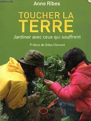 Bild des Verkufers fr Toucher la terre- Jardiner avec ceux qui souffrent zum Verkauf von Le-Livre