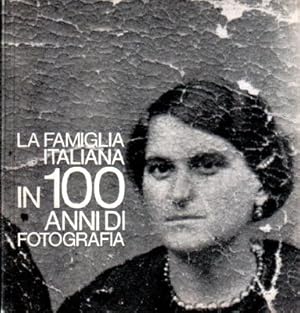 La famiglia italiana in 100 anni di fotografia