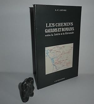 Imagen del vendedor de Les chemins gaulois et romains entre la Loire et la Gironde. J.-M Williamson. Nantes. 1987. a la venta por Mesnard - Comptoir du Livre Ancien