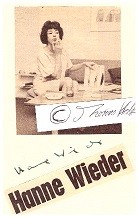 Bild des Verkufers fr HANNE WIEDER (1925-90) deutsche Kabarettistin, Diseuse und Schauspielerin; Interpretin der Werke von Kurt Tucholsky, Walter Mehring, Mascha Kalko und Klabund, mit ihrer tiefen, rauchigen Stimme Kultstatus unter Homosexuellen. Der Komponist Friedrich Hollaender widmete ihr das Chanson Circe. zum Verkauf von Herbst-Auktionen