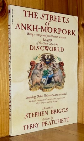 Bild des Verkufers fr The Streets Of Ankh-Morpork: A Mapp of the Great City of the Discworld zum Verkauf von bbs