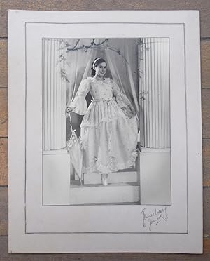 Bild des Verkufers fr Girl in ballerina costume zum Verkauf von Attic Books (ABAC, ILAB)